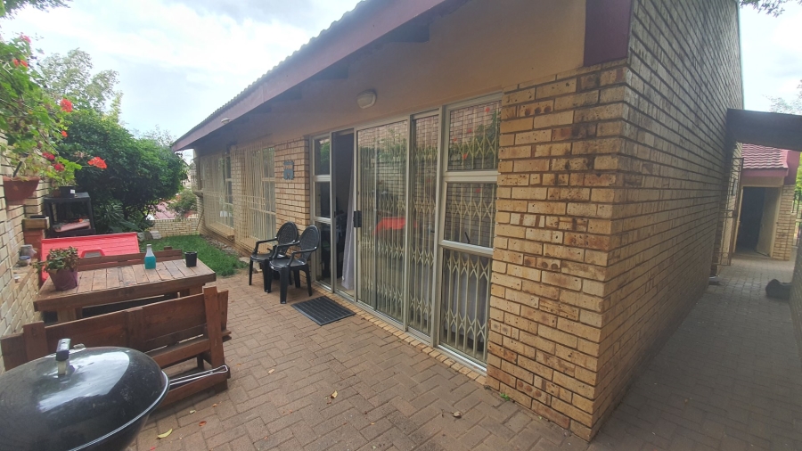 2 Bedroom Property for Sale in Kiepersol Free State